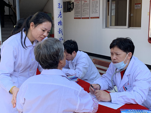 义诊现场_副本.jpg