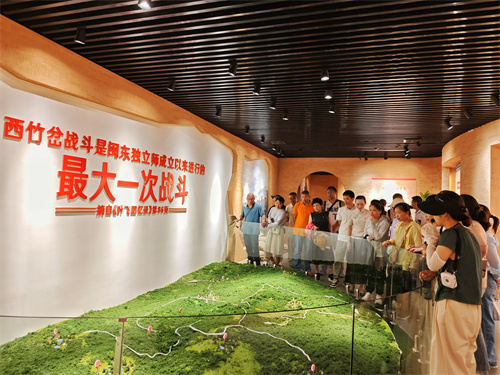 1参观.jpg