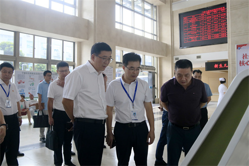 参观新大楼.jpg