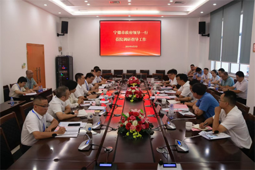 召开座谈会.jpg