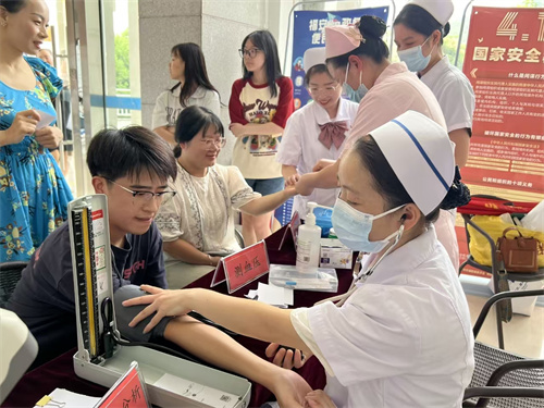 2测血压、血糖.jpg