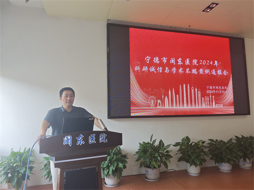 袁翠华副科长.jpg