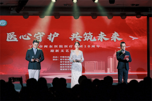 1晚会主持人.jpg
